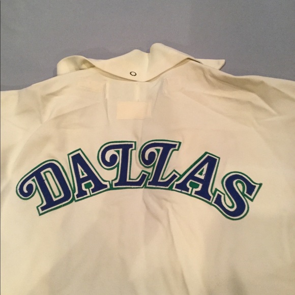 Official classic Dallas Mavericks warm up top - Picture 4 of 4